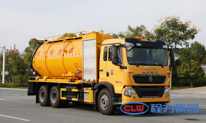 howo rear double axle cleaning and suction truck 2